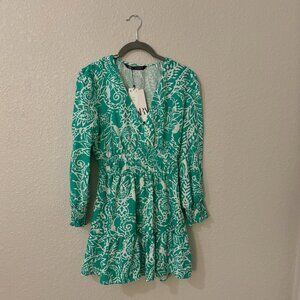 ZARA XS Green/White Dress, V-Neck, Waistband and Wrist Scrunch (New with Tags)